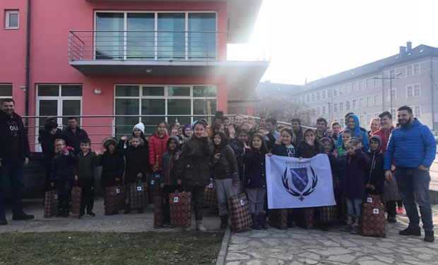 МРЗЕ СВЕ ШТО ЈЕ СРПСКО: АнтиДејтон пакетићи за бошњачку децу “под окупацијом”